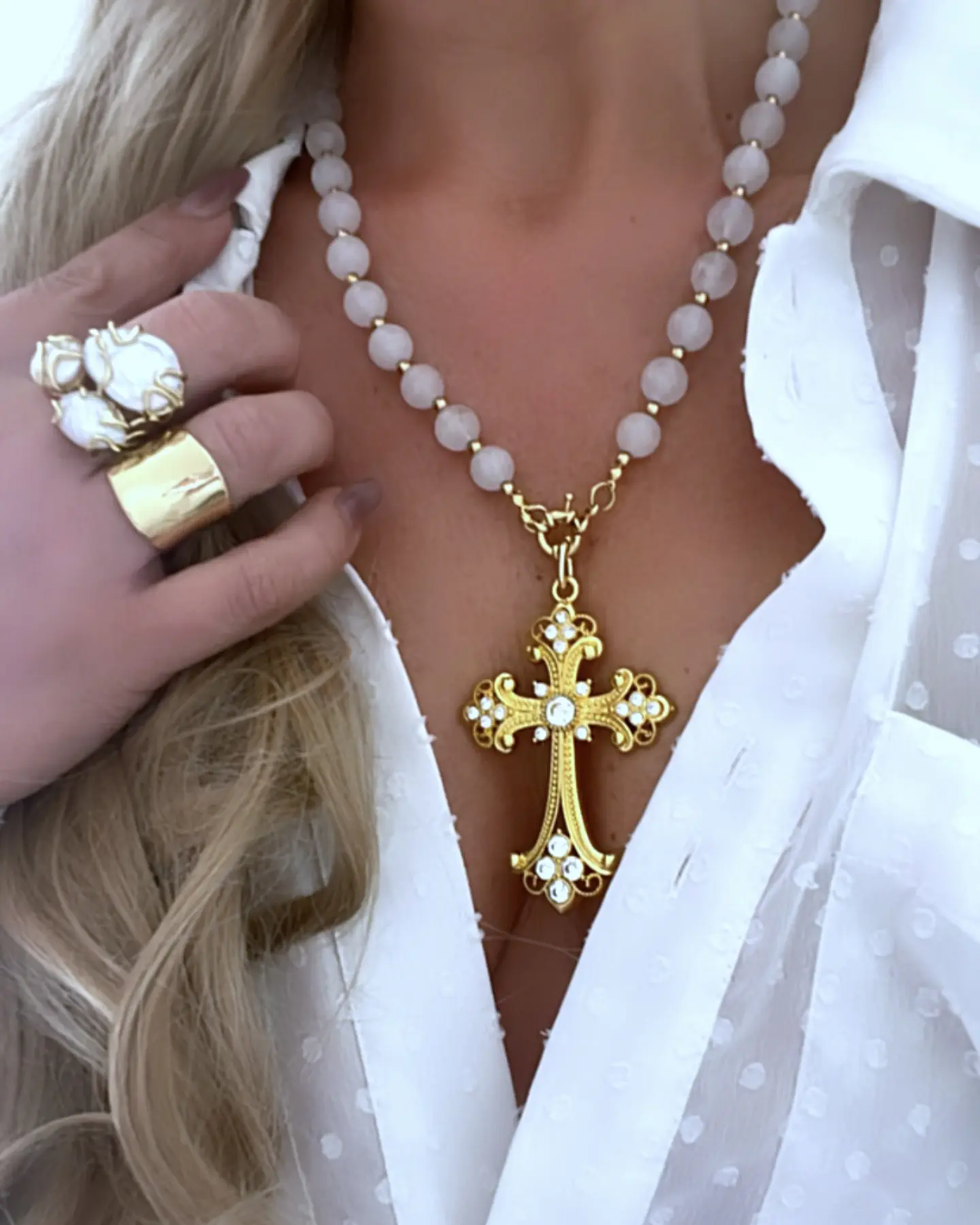 Collar Maxi Cruz Cuarzo Blanco Gold 1