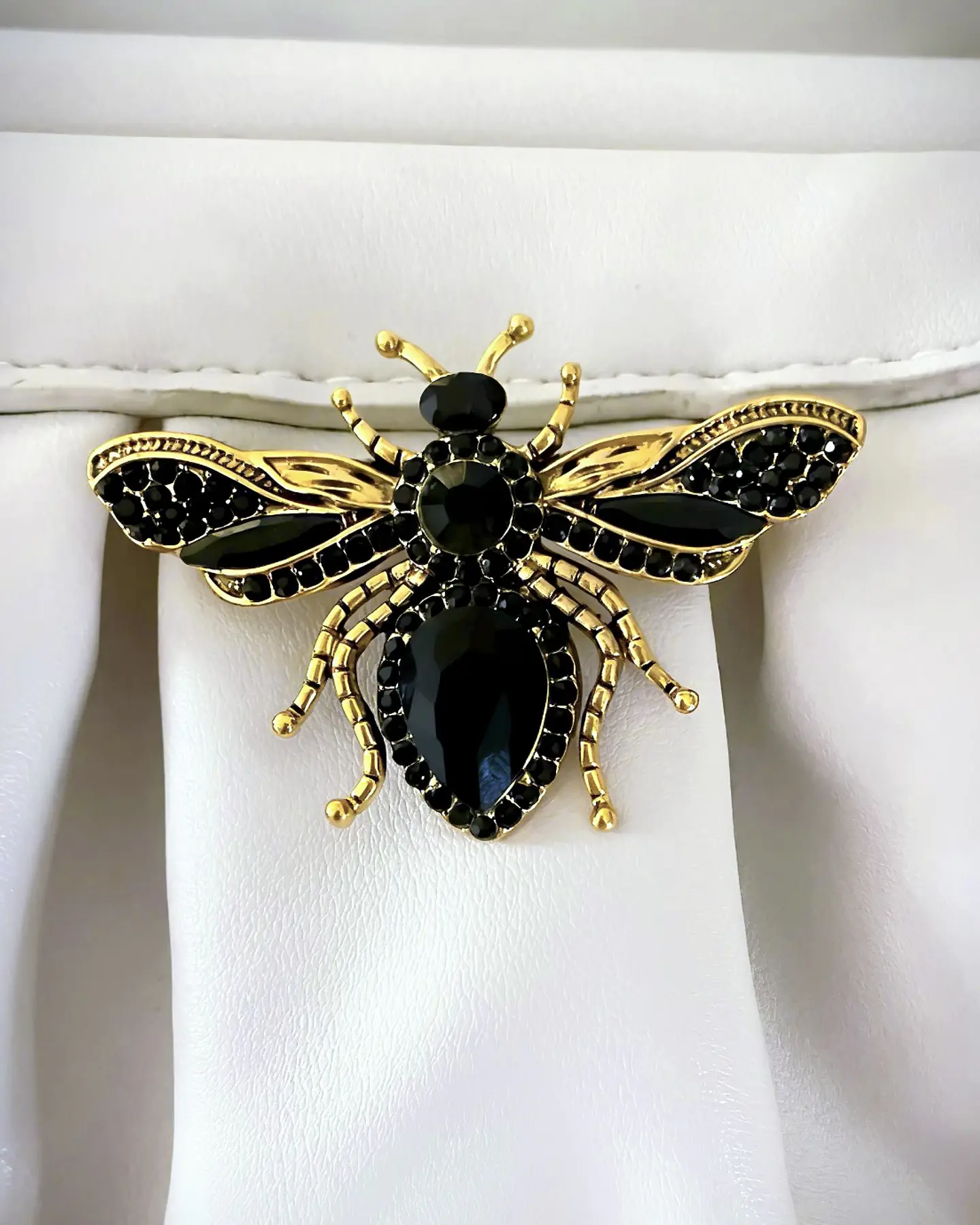 Broche Black Queen Gold  2