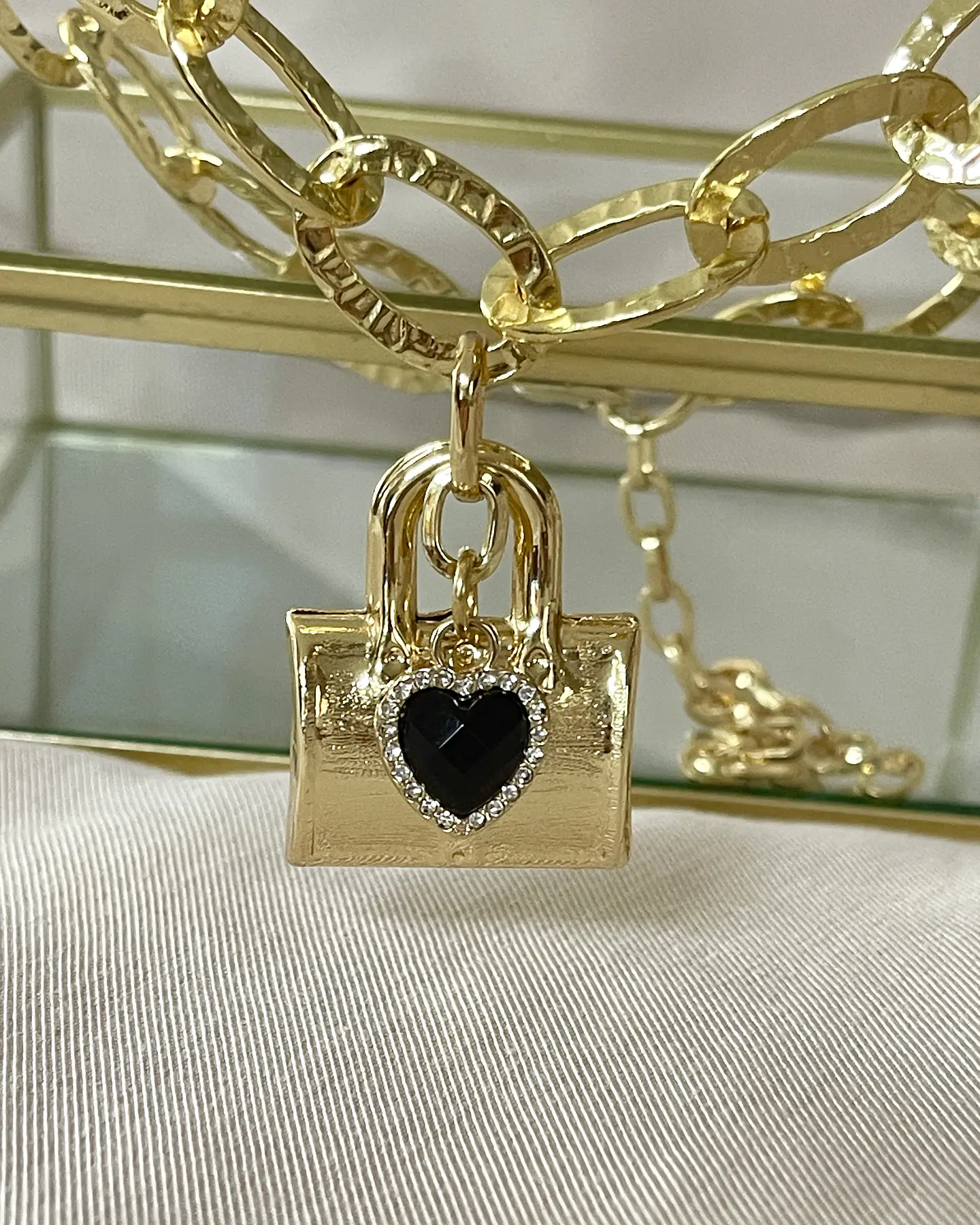 Collar Candado corazón Black maxi eslabones Gold 11