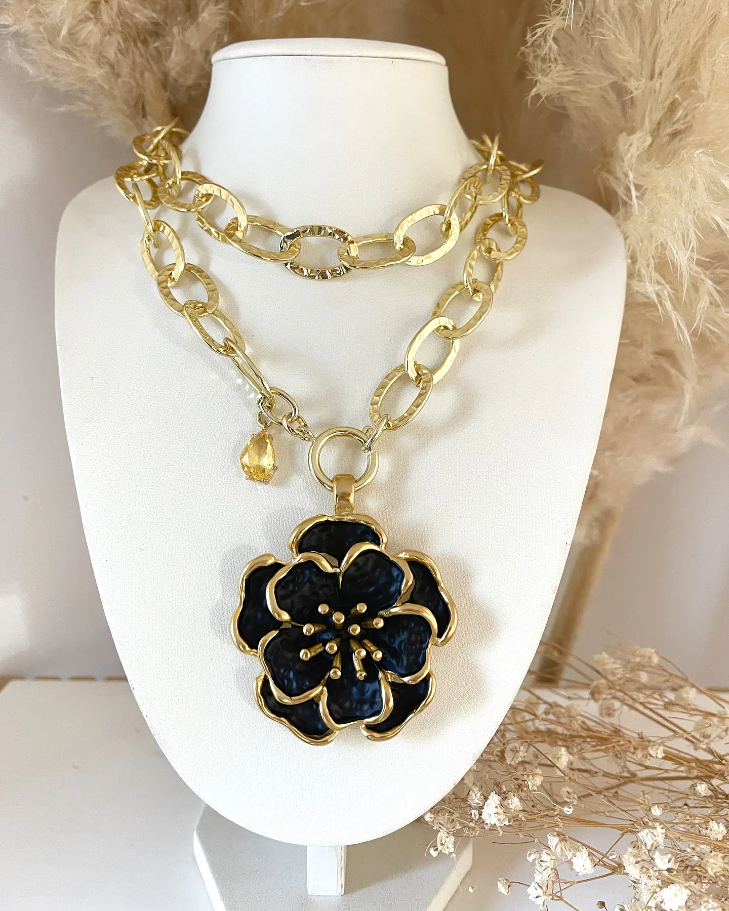 Collar XL Maxi Camelia Black Esmaltada Gold 5