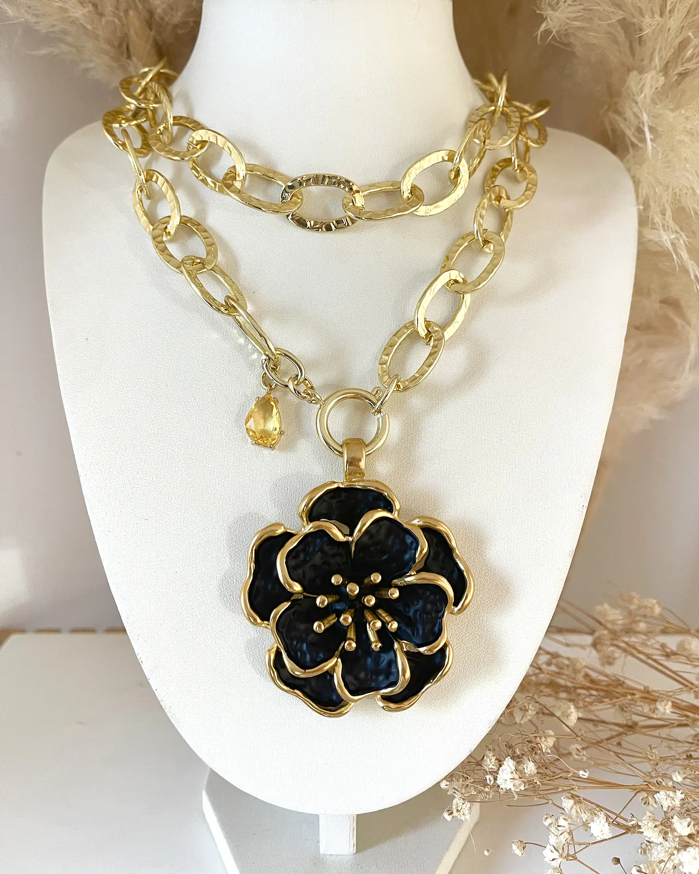 Collar XL Maxi Camelia Black Esmaltada Gold 9