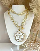 Collar XL Maxi Camelia White Esmaltada Gold  - Miniatura 4