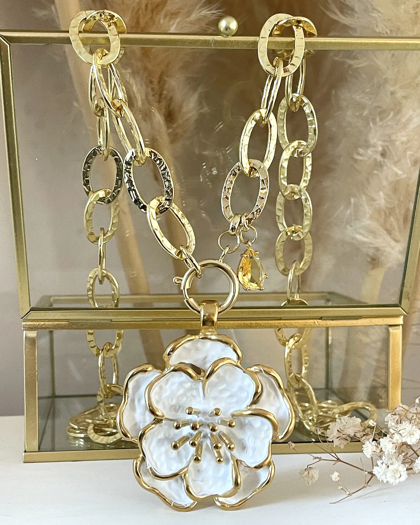 Collar XL Maxi Camelia White Esmaltada Gold  12