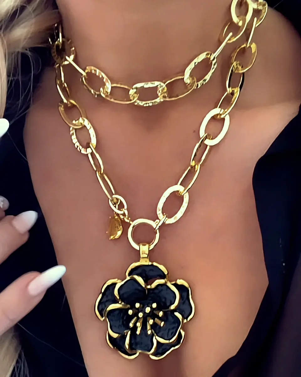 Collar XL Maxi Camelia Black Esmaltada Gold 4