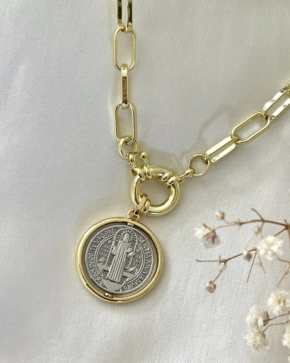 Collar Medalla San Benito Silver Gold 2