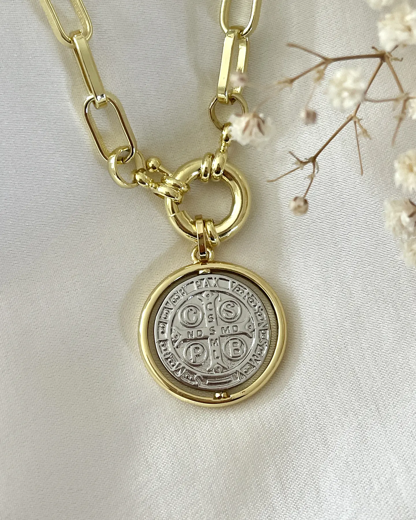 Collar Medalla San Benito Silver Gold 6