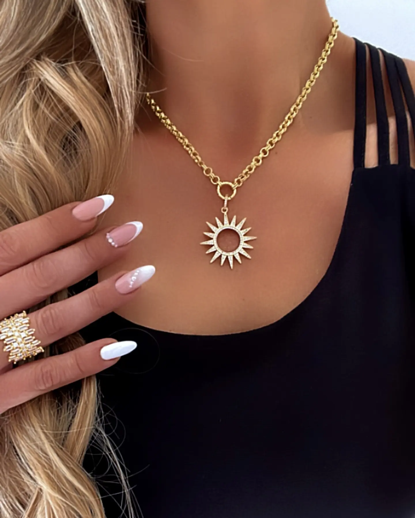 Collar Sol Silueta Circones Gold 3