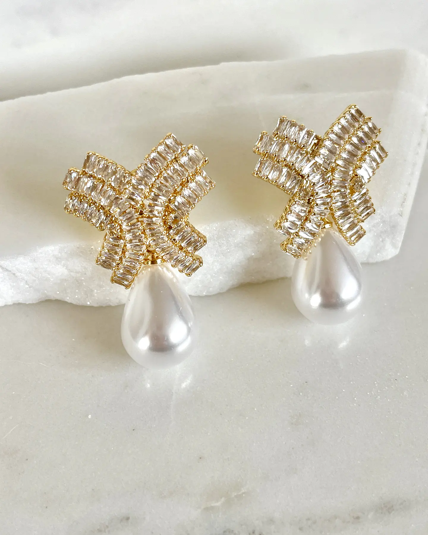 Aros Luxury Perla Circones Cross Gold 1