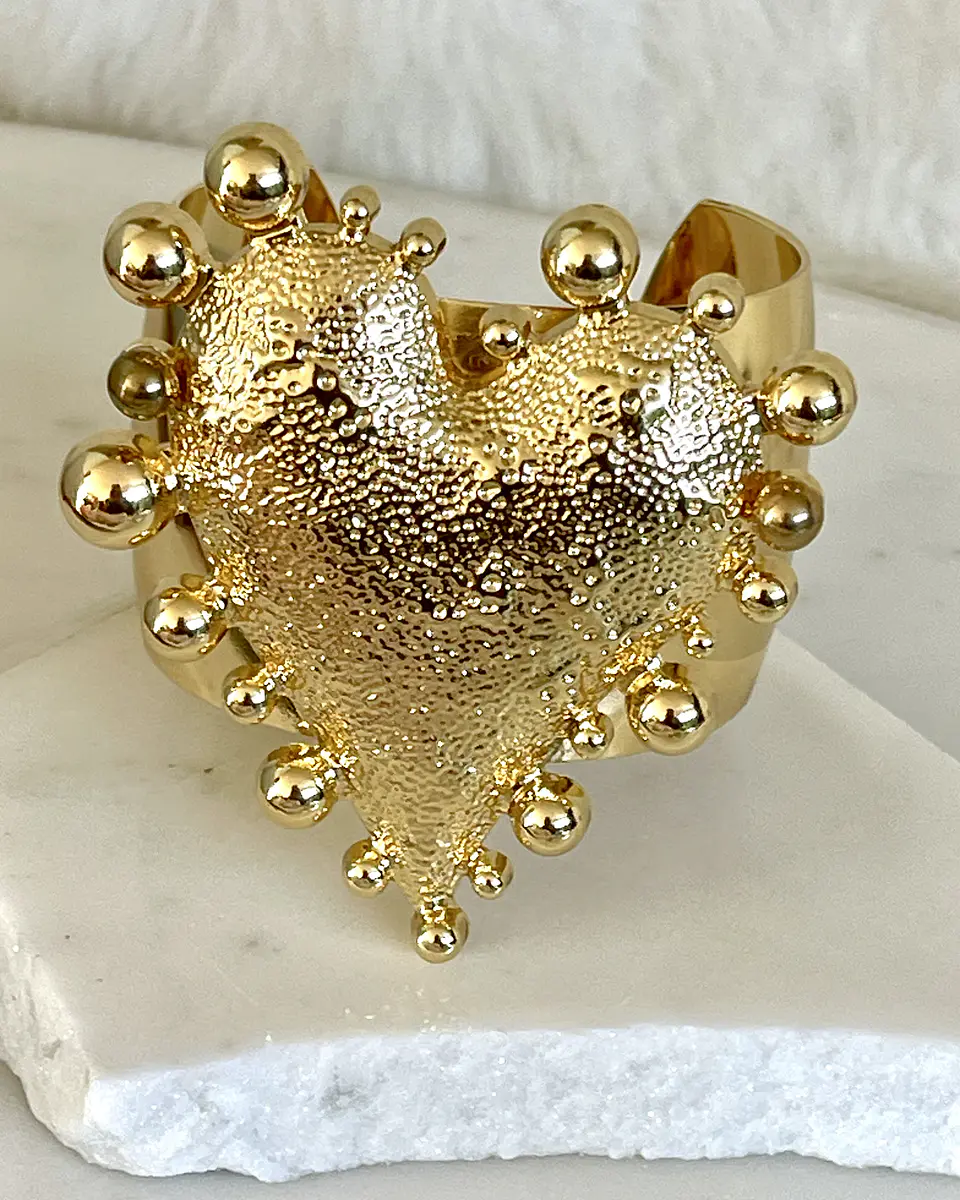 Maxi Brazalete Corazón Relieve y esferas Gold 1