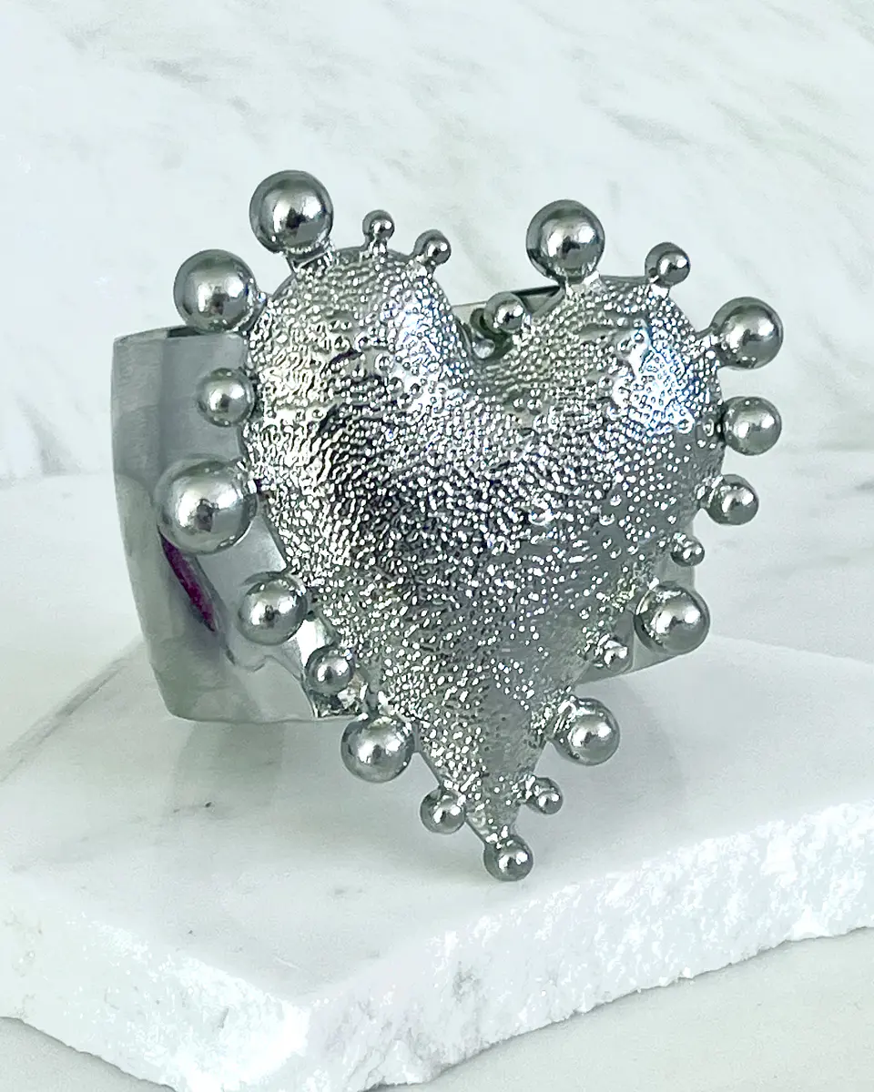 Maxi Brazalete Corazón Relieve y esferas silver 1