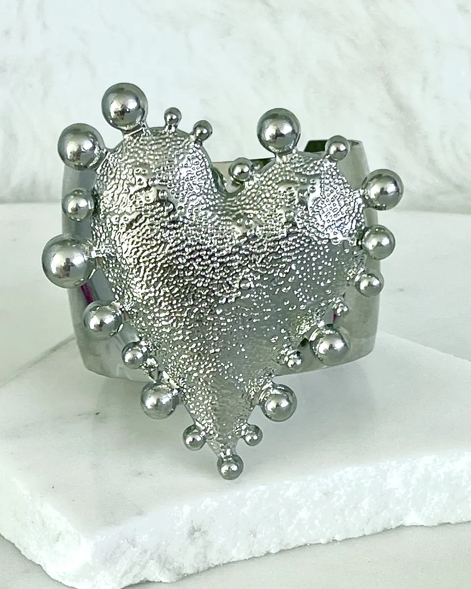 Maxi Brazalete Corazón Relieve y esferas silver 3