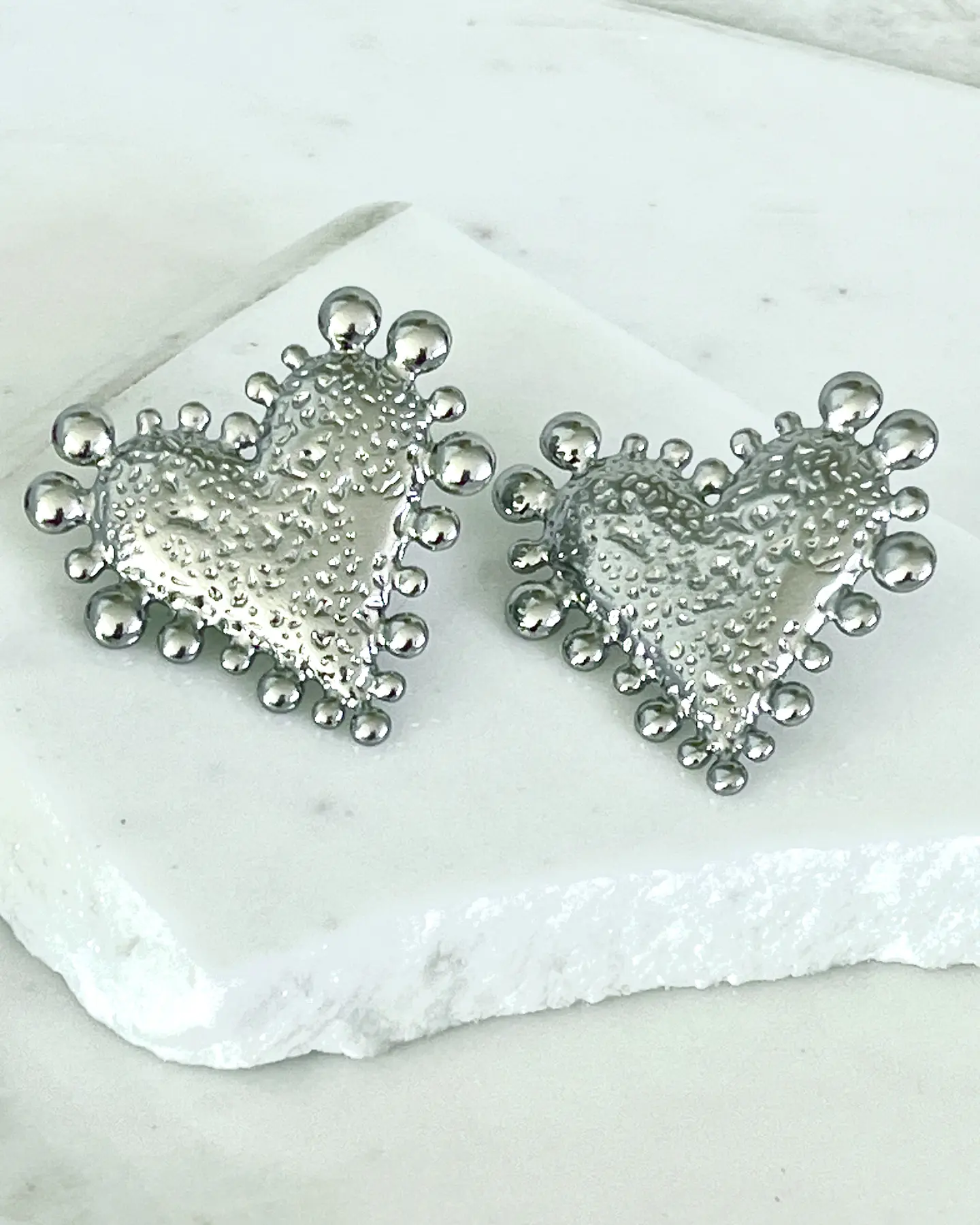  Aros Corazón Relieve y esferas silver 1