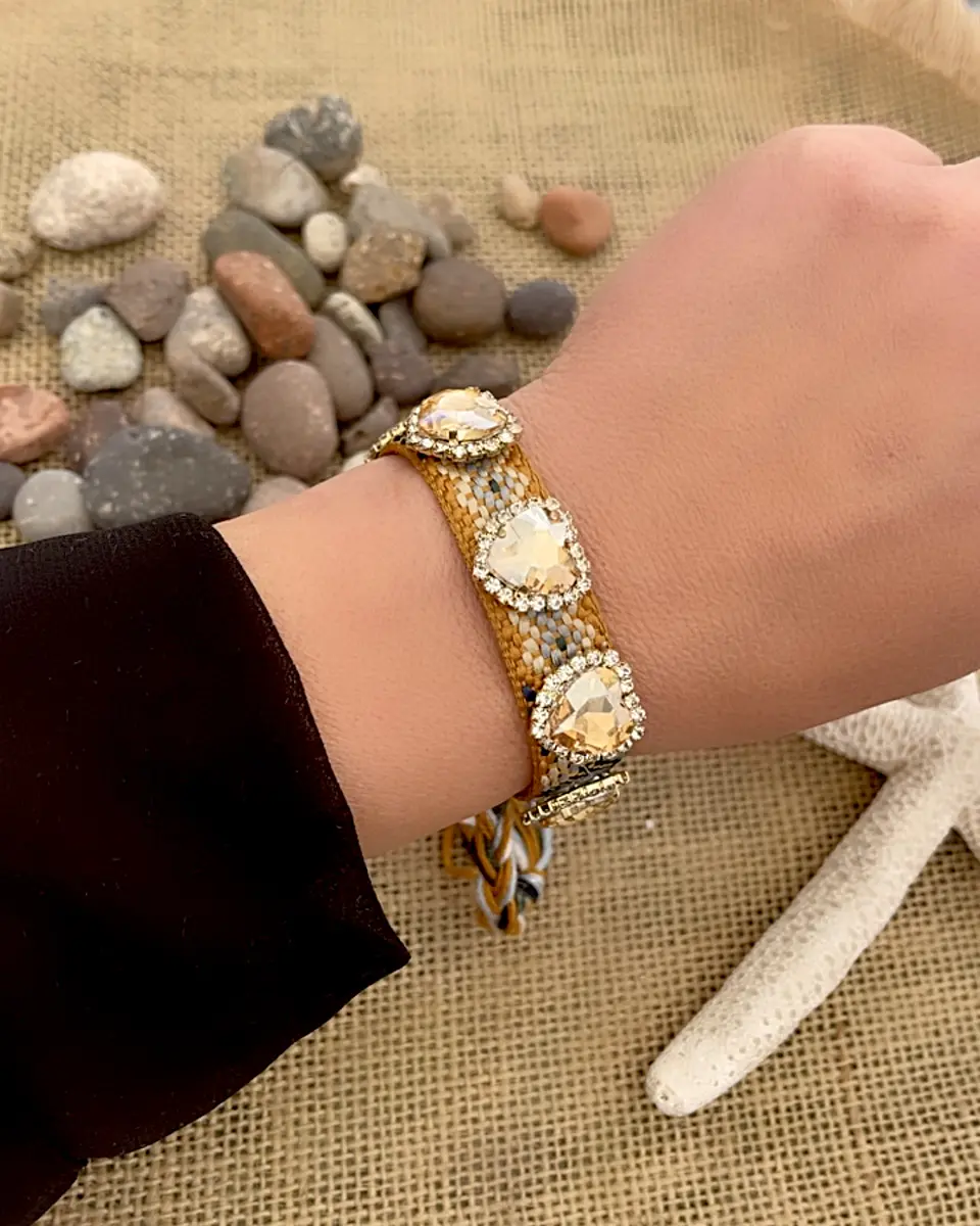 Pulsera Tejida hilera de Corazones Arena Gold  3