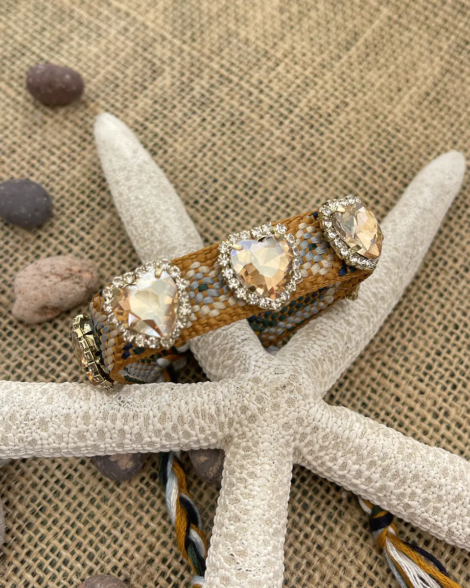 Pulsera Tejida hilera de Corazones Arena Gold  2