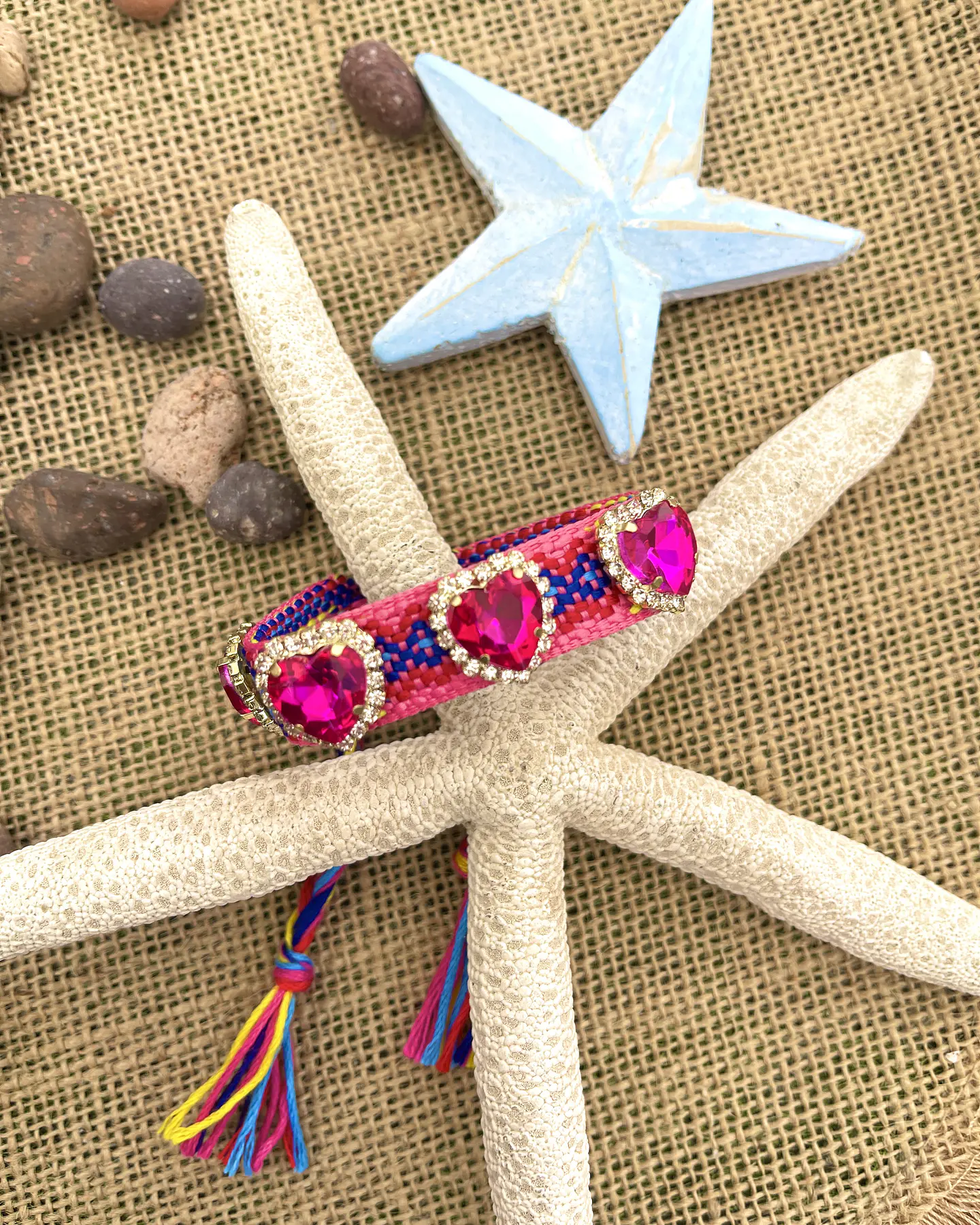 Pulsera Tejida hilera de Corazones Fucsia Gold 4