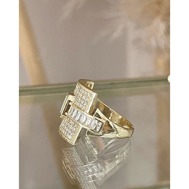Anillo Verona con Cintillo de Cristales y circones gold