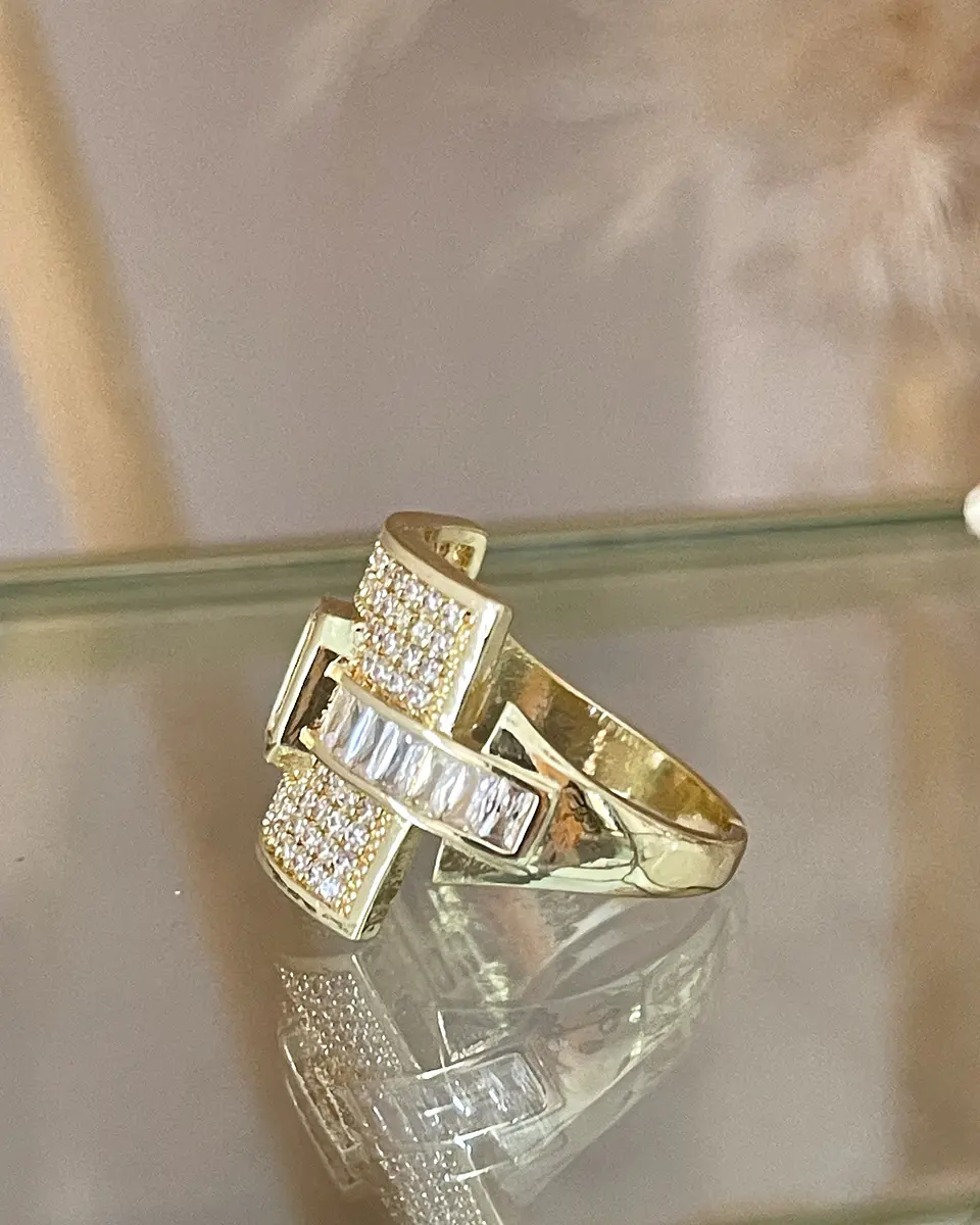 Anillo Verona con Cintillo de Cristales y circones gold 4