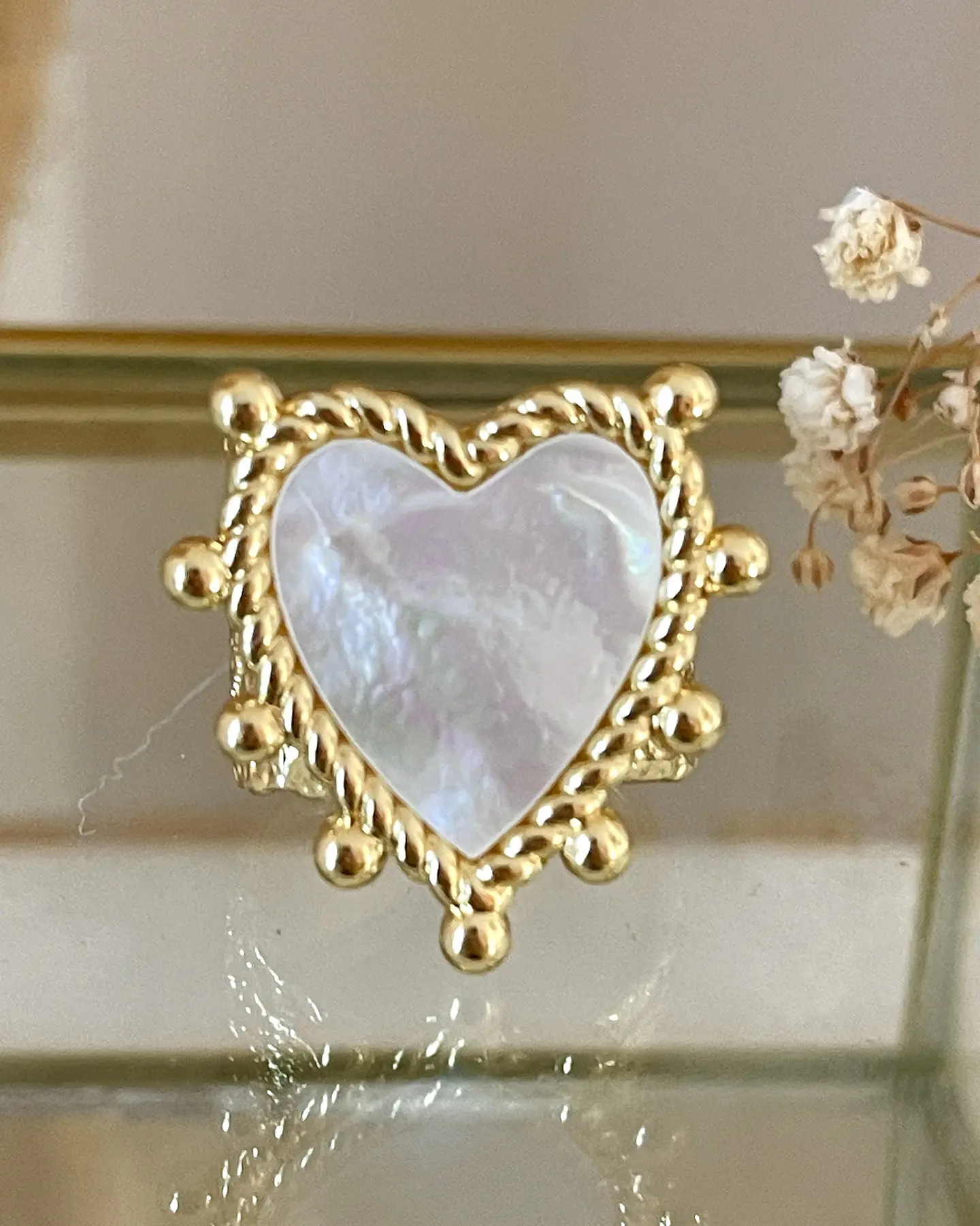 Anillo Corazón Nácar Martillado Gold 1