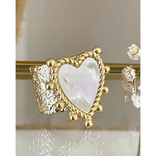 Anillo Corazón Nácar Martillado Gold