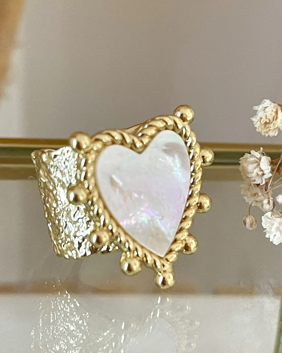 Anillo Corazón Nácar Martillado Gold 2