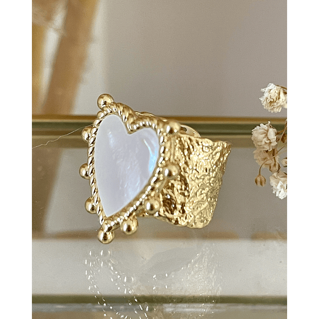 Anillo Corazón Nácar Martillado Gold