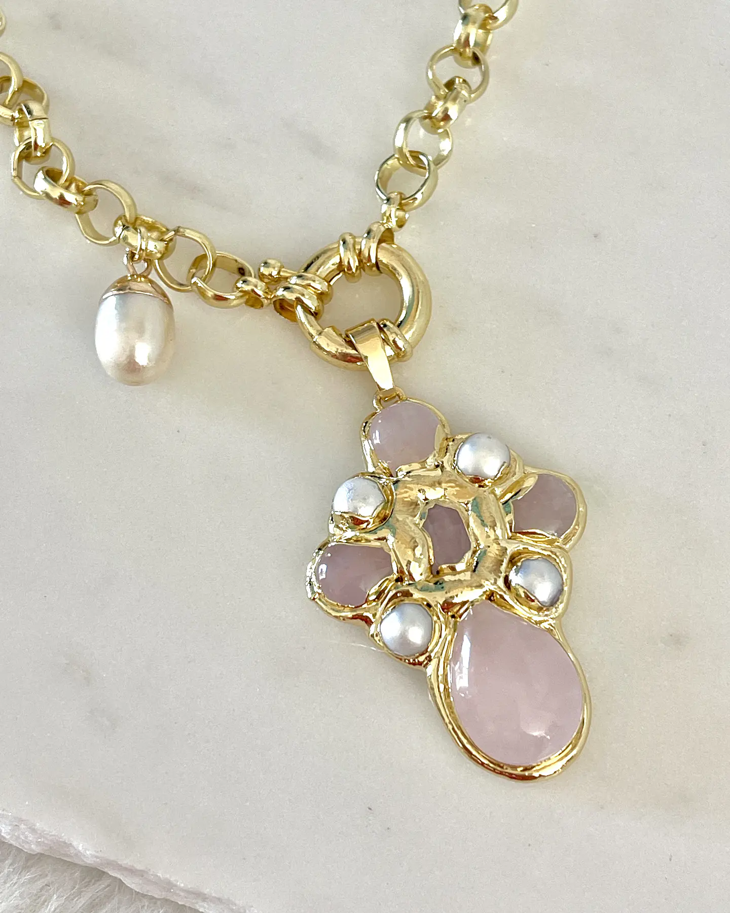 Collar Cruz Cuarzo Rosa Perlas Gold 2