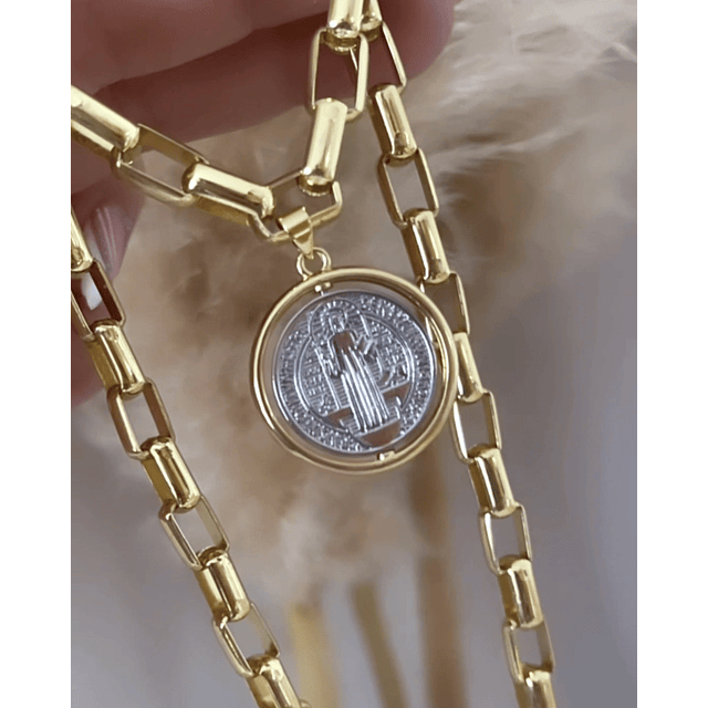 Collar Medalla San Benito Reversible Eslabones rectangulares gold