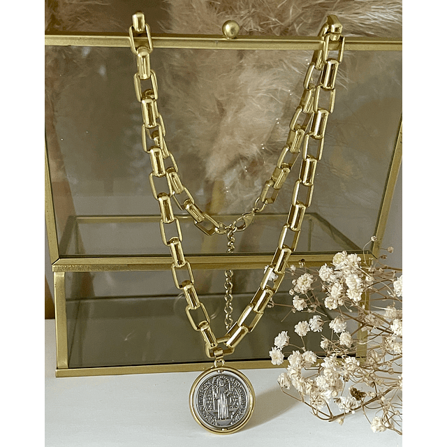 Collar Medalla San Benito Reversible Eslabones rectangulares gold