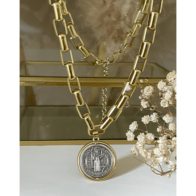 Collar Medalla San Benito Reversible Eslabones rectangulares gold