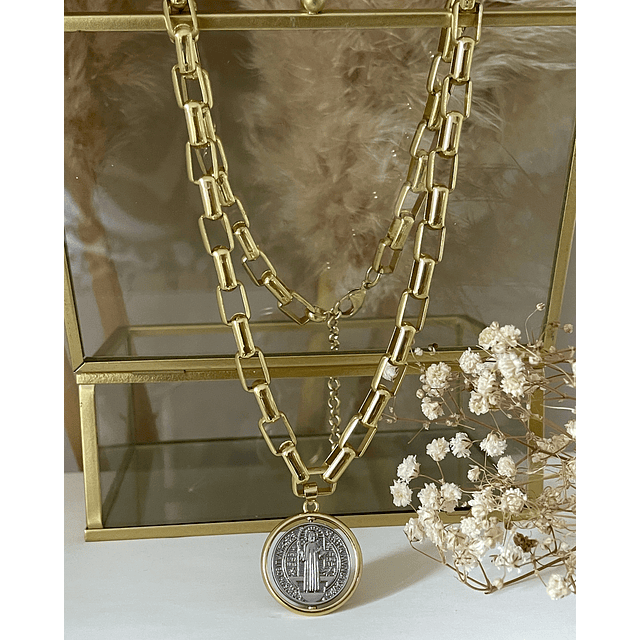 Collar Medalla San Benito Reversible Eslabones rectangulares gold