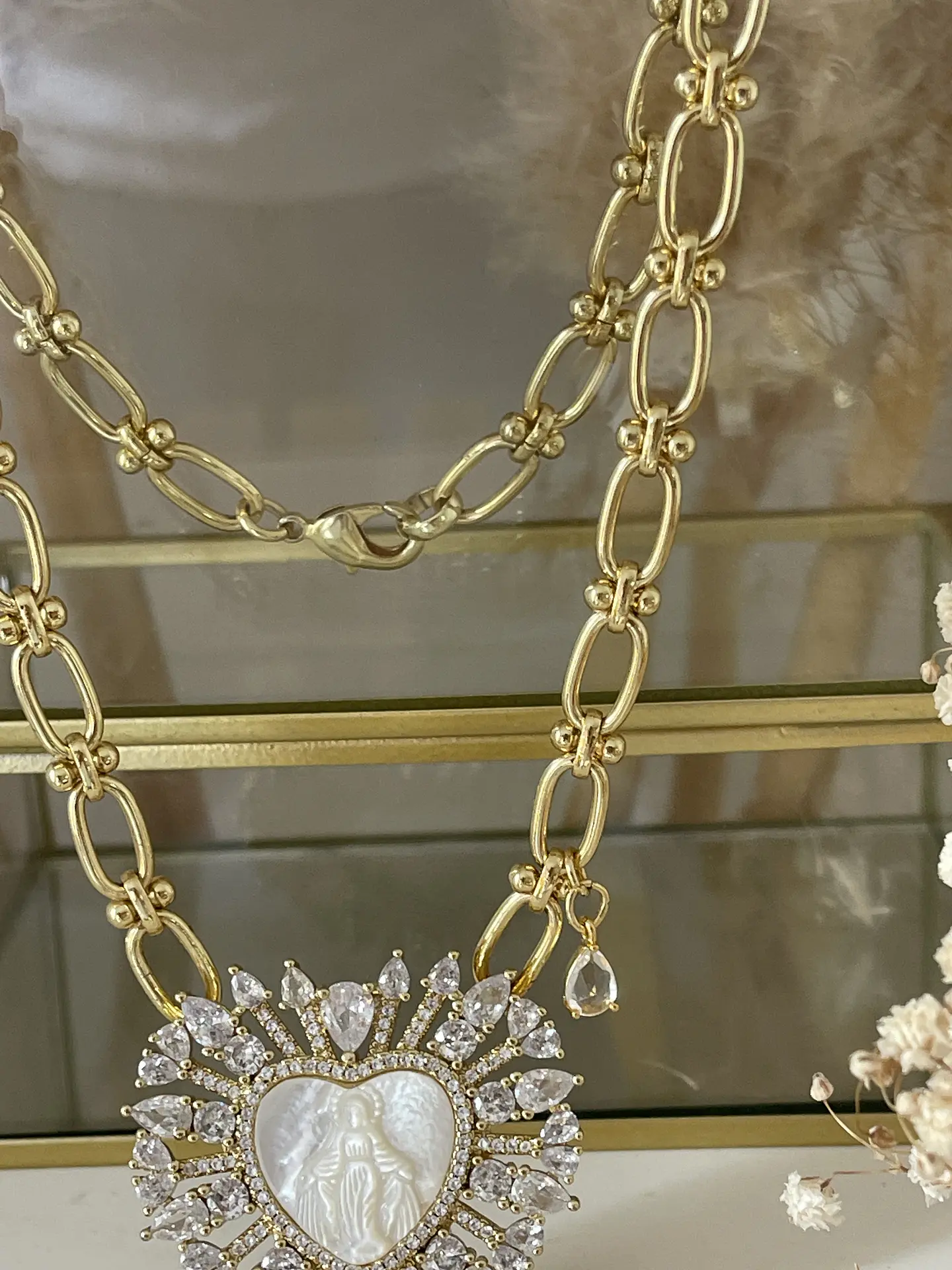Collar maxi eslabones Corazón Virgen Nácar Gold 3