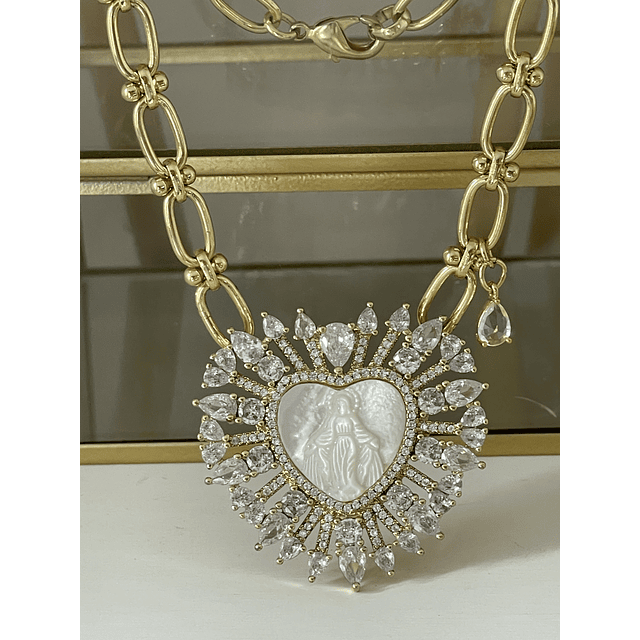 Collar maxi eslabones Corazón Virgen Nácar Gold
