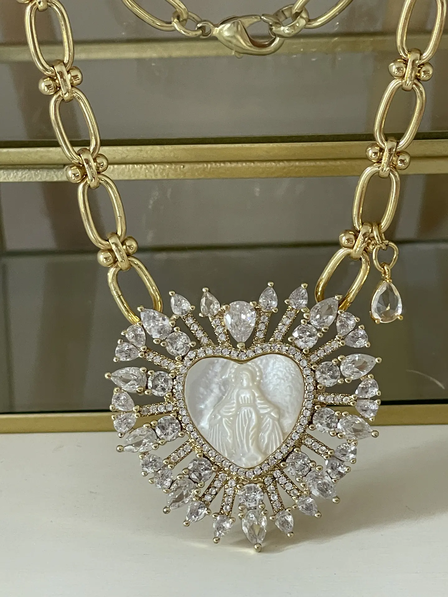 Collar maxi eslabones Corazón Virgen Nácar Gold 5