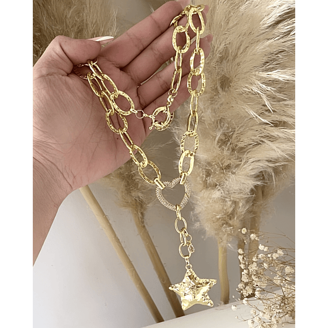 Collar XL Estrella Martillada Conector Corazón  Gold