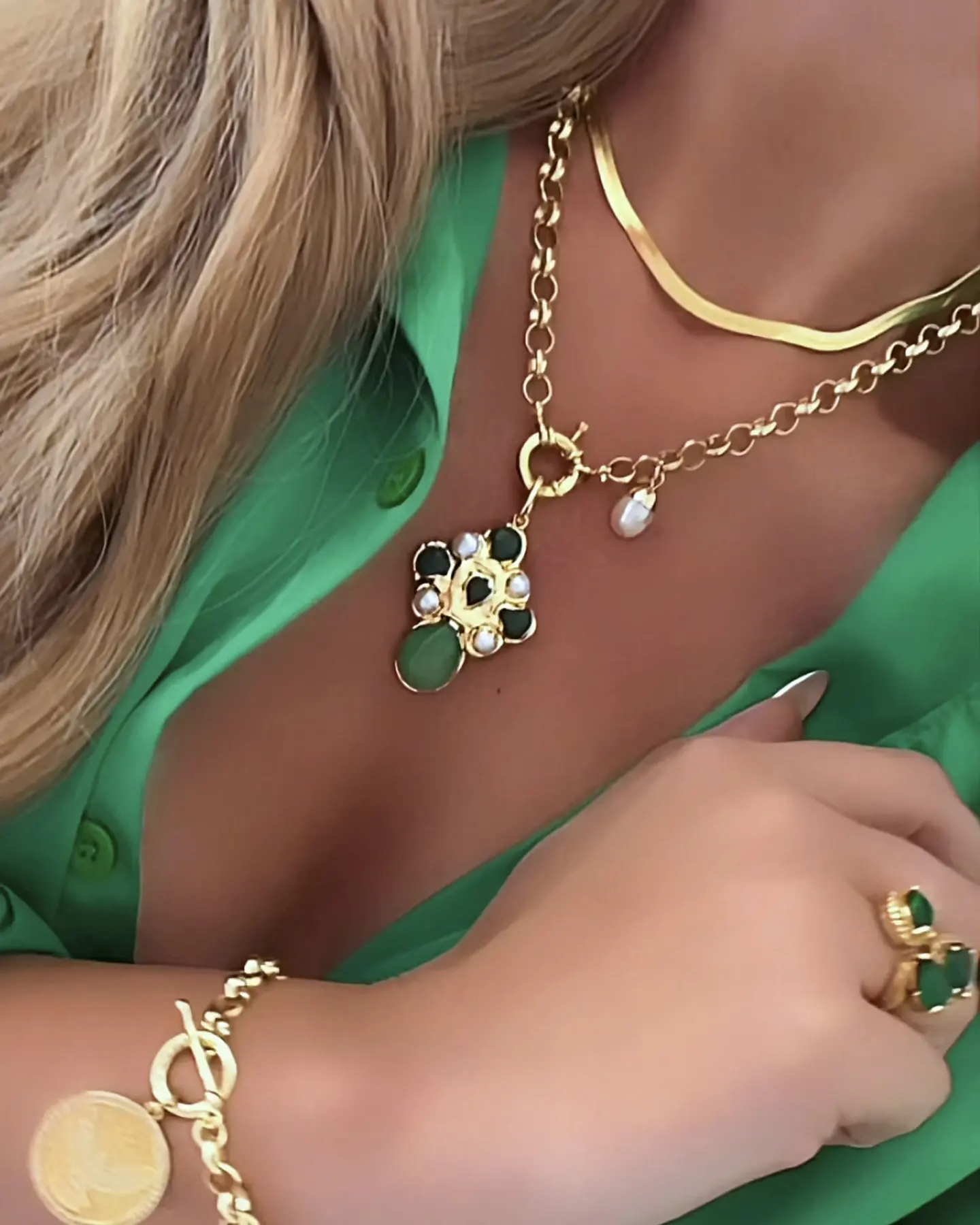 Collar Cruz Piedra Jade Perlas Gold 1