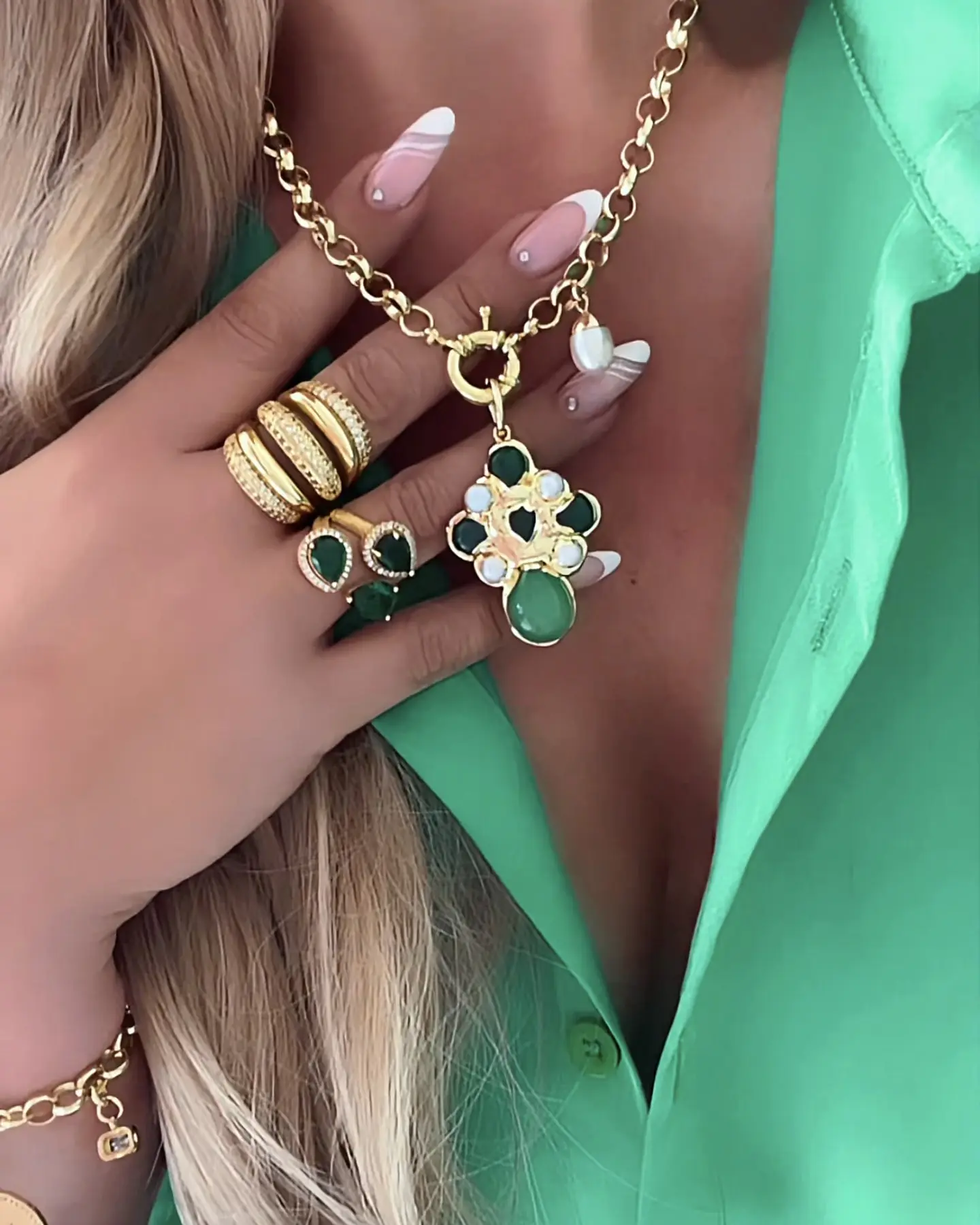 Collar Cruz Piedra Jade Perlas Gold 7
