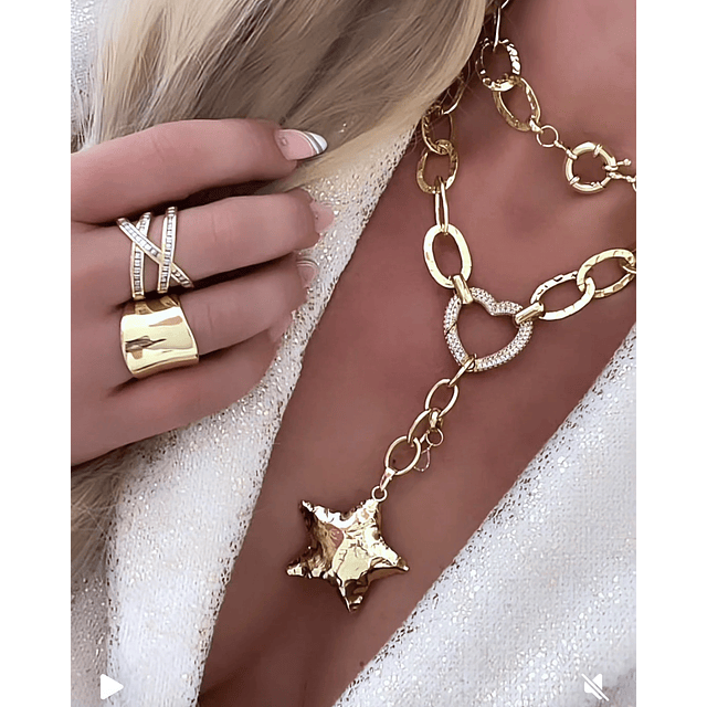 Collar XL Estrella Martillada Conector Corazón  Gold