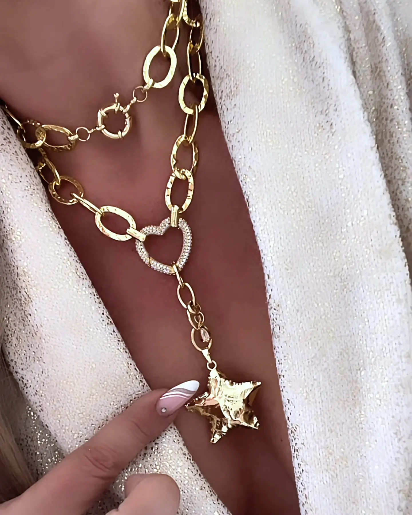 Collar XL Estrella Martillada Conector Corazón  Gold 11