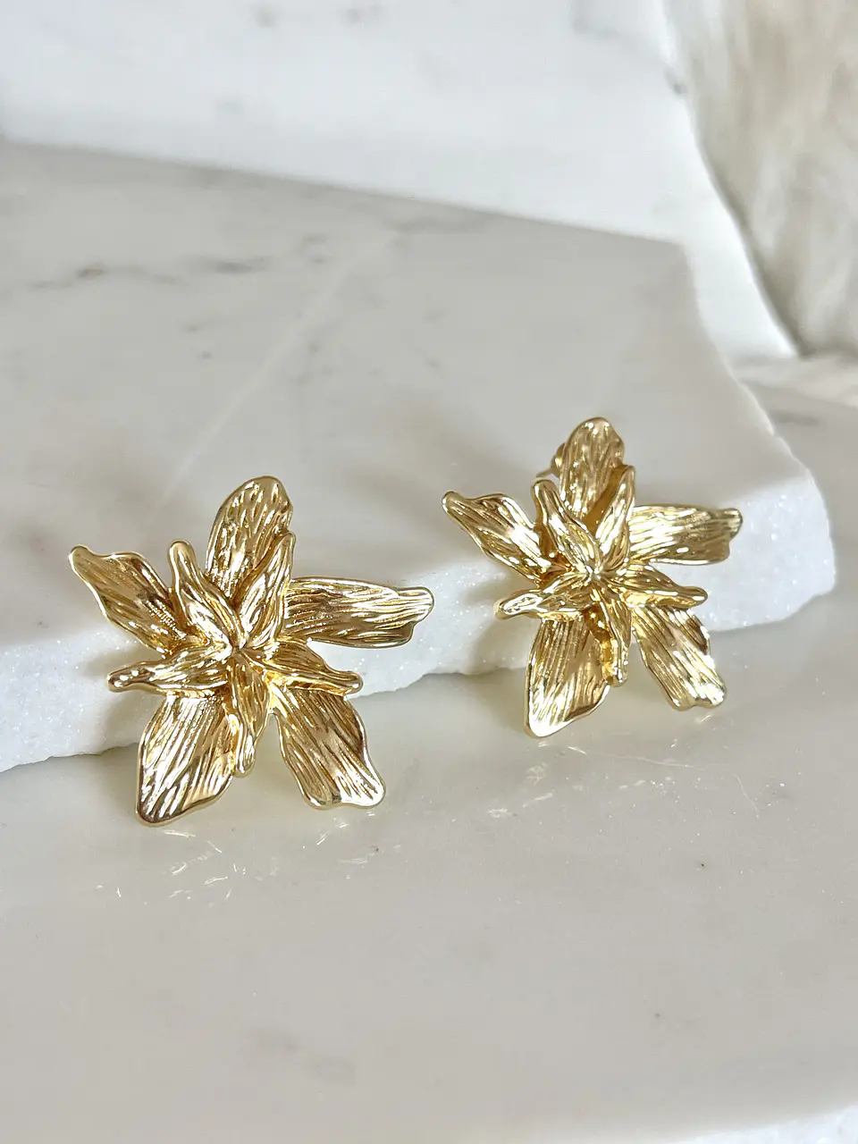 Aros Magnolia medianos Gold 1