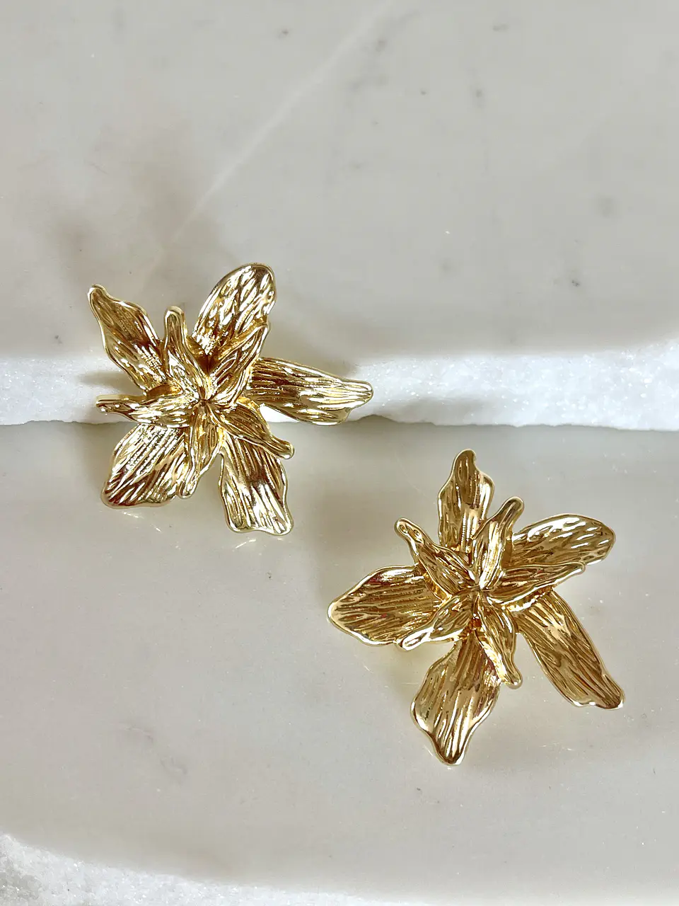 Aros Magnolia medianos Gold 2