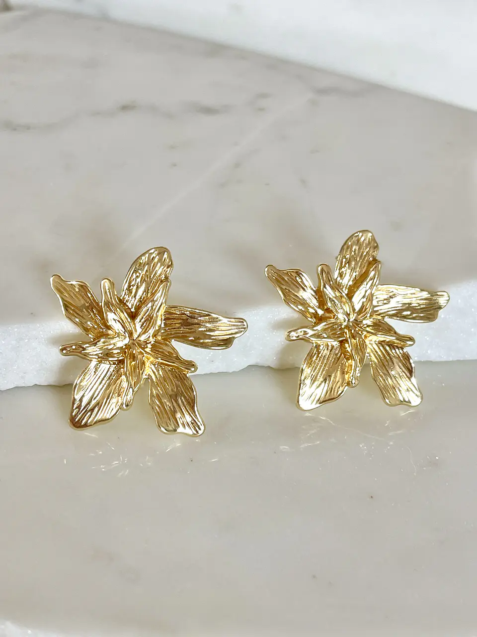 Aros Magnolia medianos Gold 3