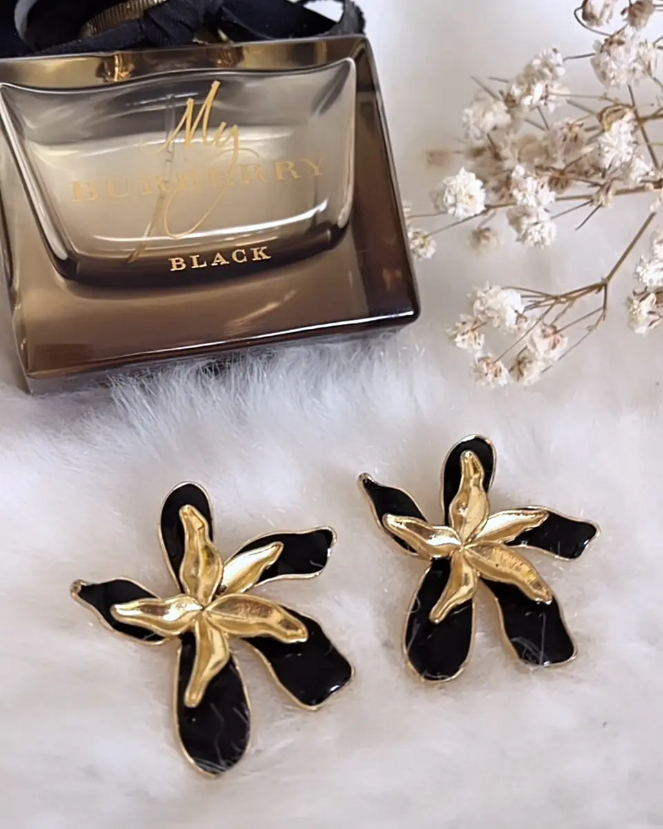Aros Magnolia Black and Gold 1
