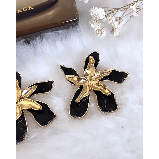 Aros Magnolia Black and Gold