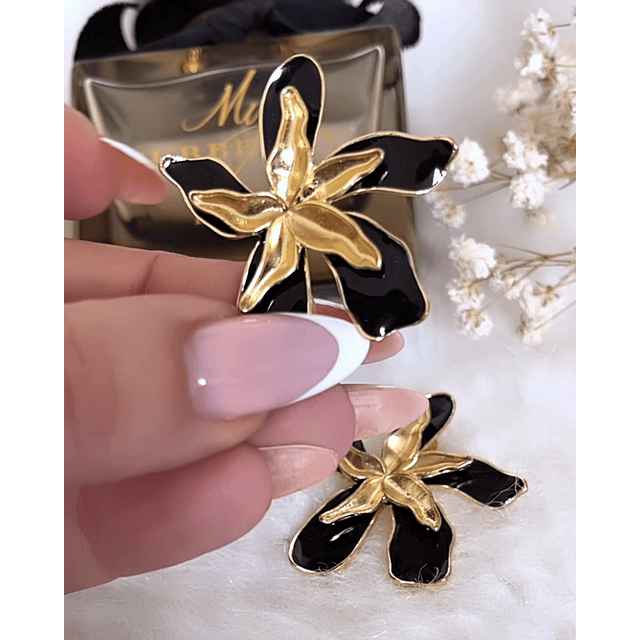 Aros Magnolia Black and Gold