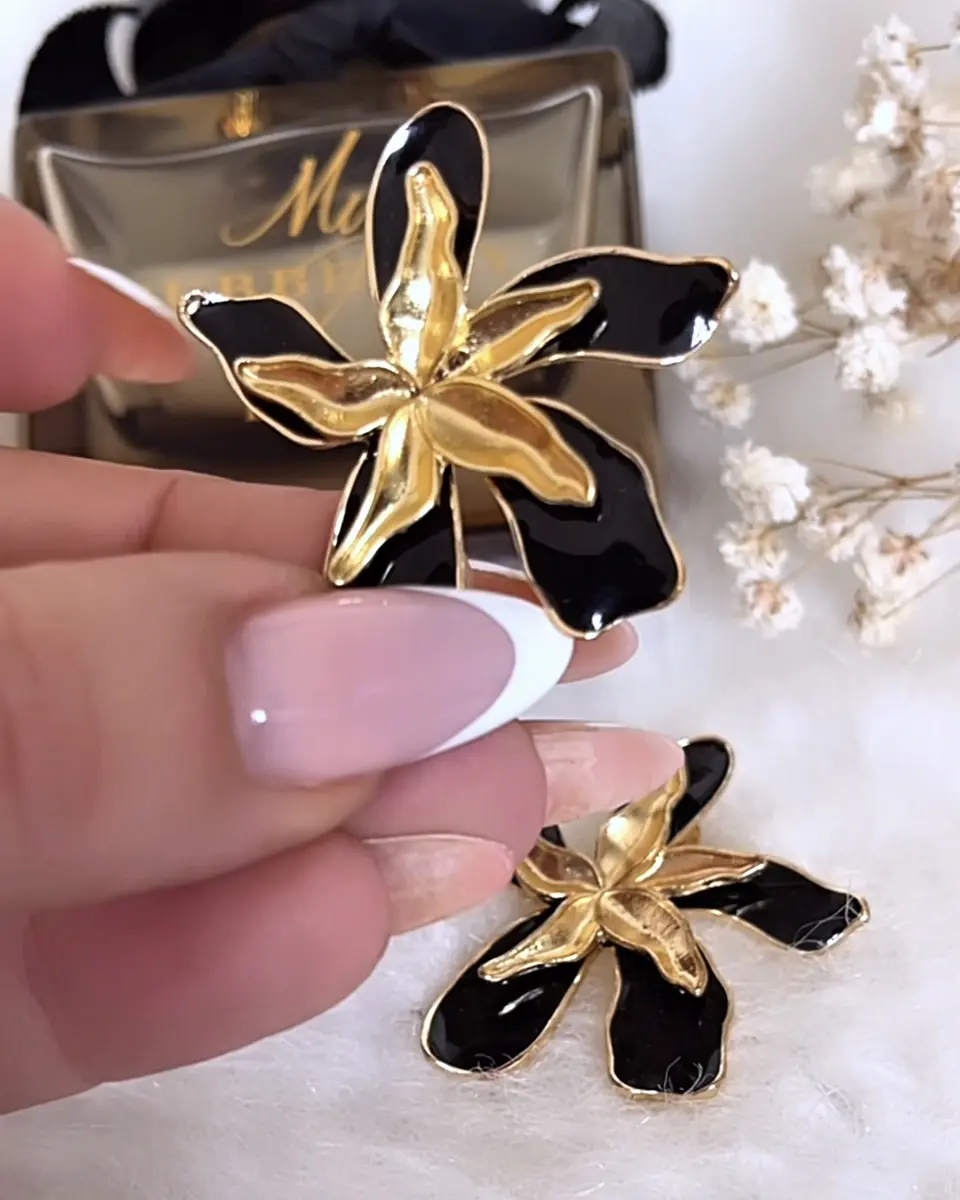 Aros Magnolia Black and Gold 3