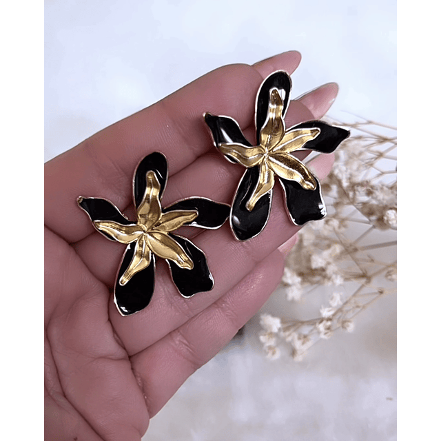 Aros Magnolia Black and Gold