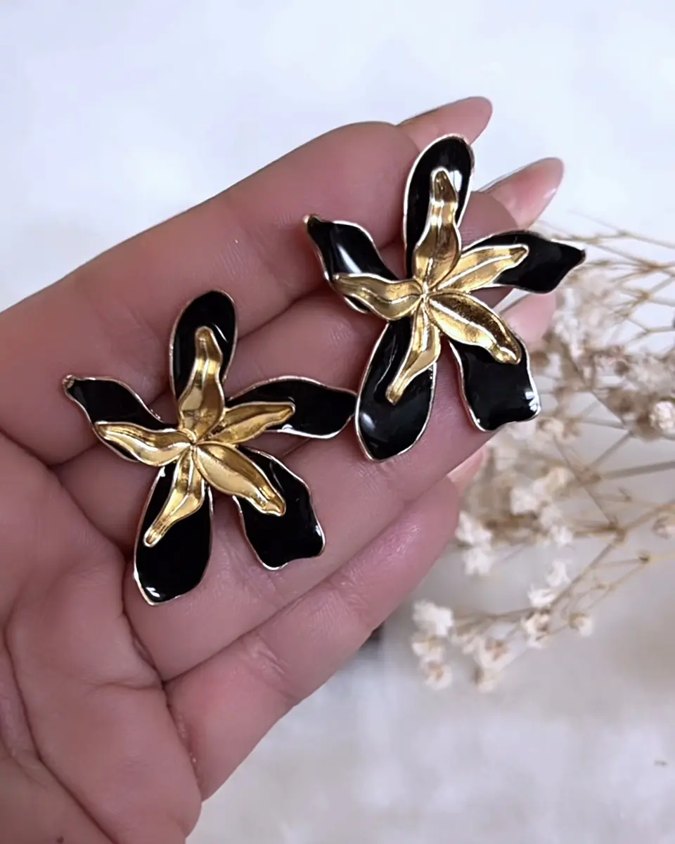 Aros Magnolia Black and Gold 4