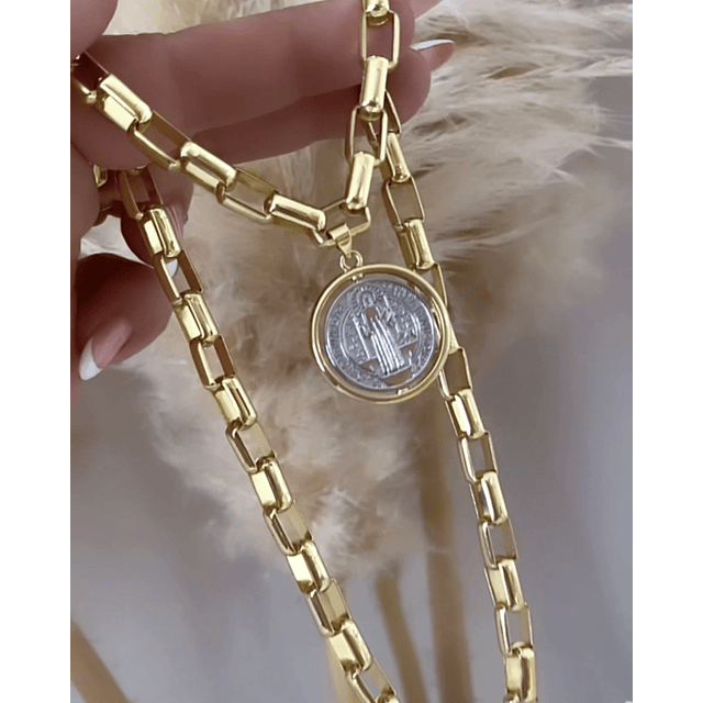 Collar Medalla San Benito Reversible Eslabones rectangulares gold