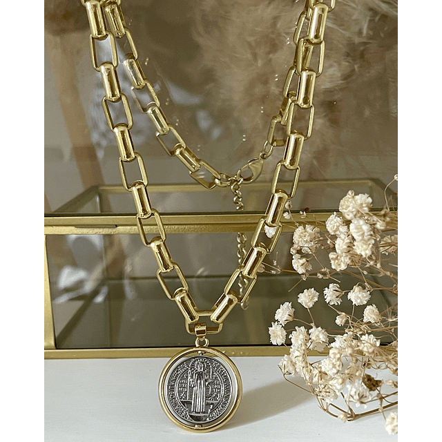 Collar Medalla San Benito Reversible Eslabones rectangulares gold