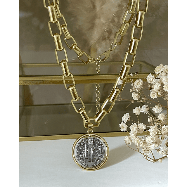 Collar Medalla San Benito Reversible Eslabones rectangulares gold
